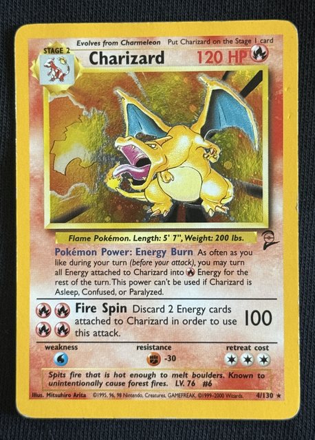 Charizard, frente da carta