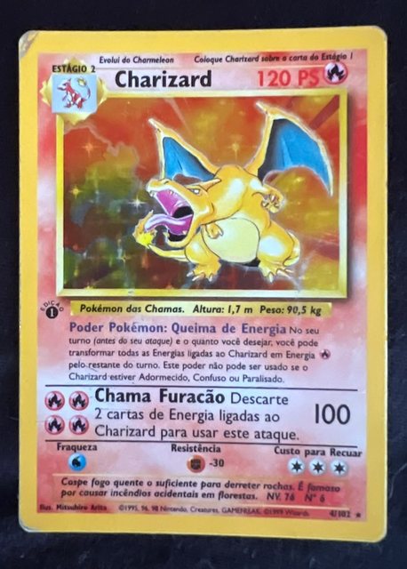 Charizard, frente da carta