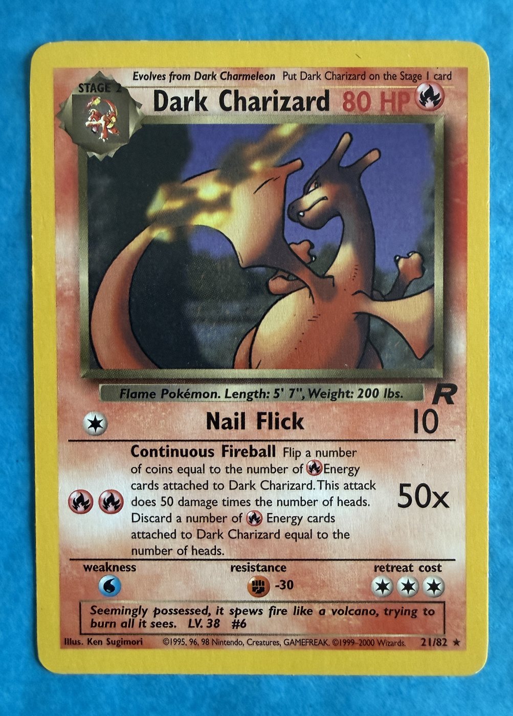 Dark Charizard, frente da carta