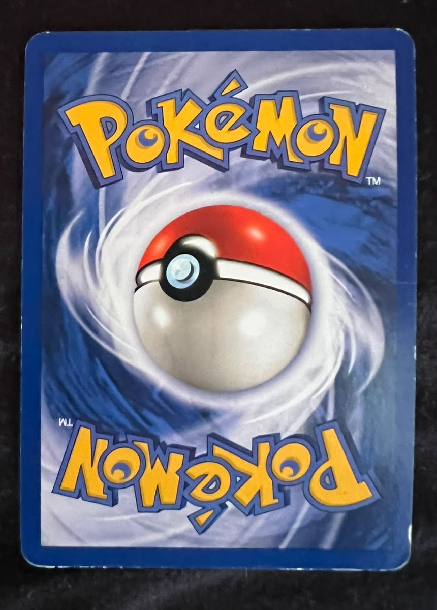 Dark Machamp, verso da carta