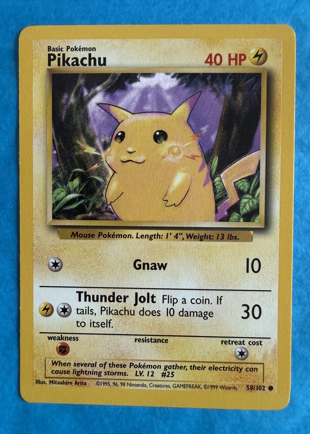 Pikachu, frente da carta