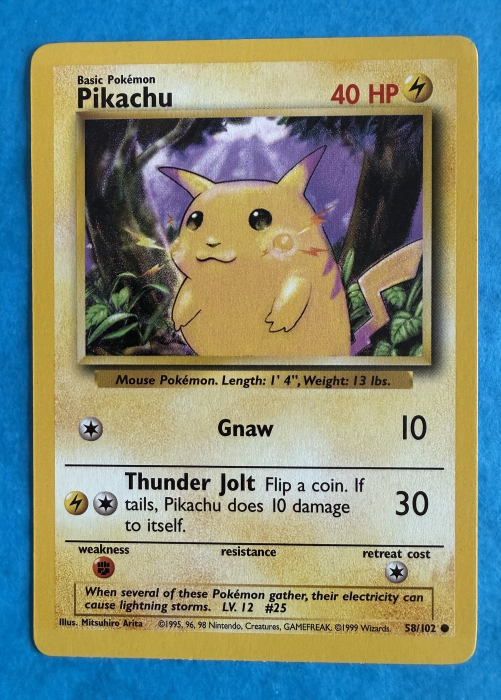 Pikachu, frente da carta