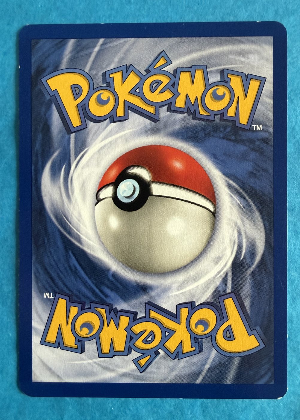Pikachu, verso da carta