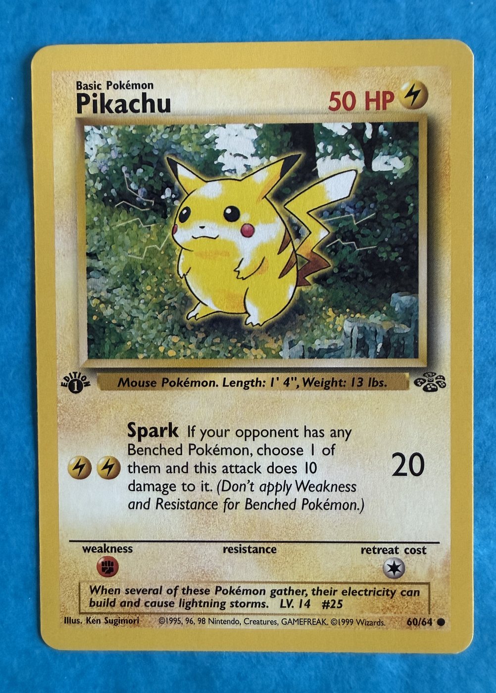 Pikachu, frente da carta