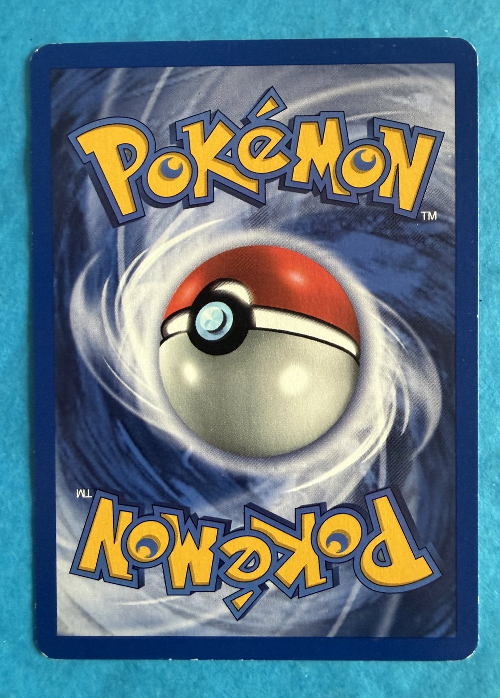 Pikachu, verso da carta