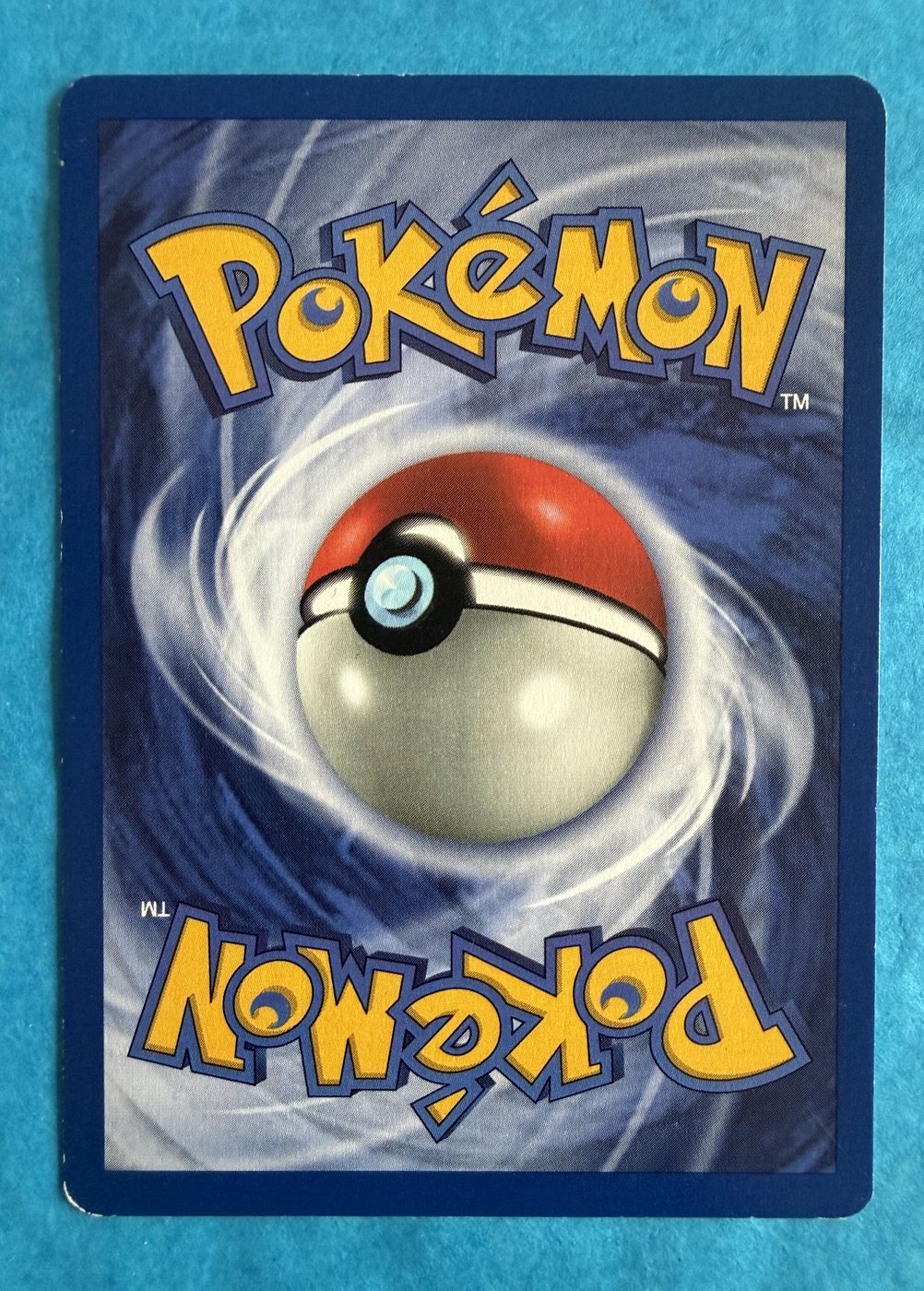 Pikachu, verso da carta