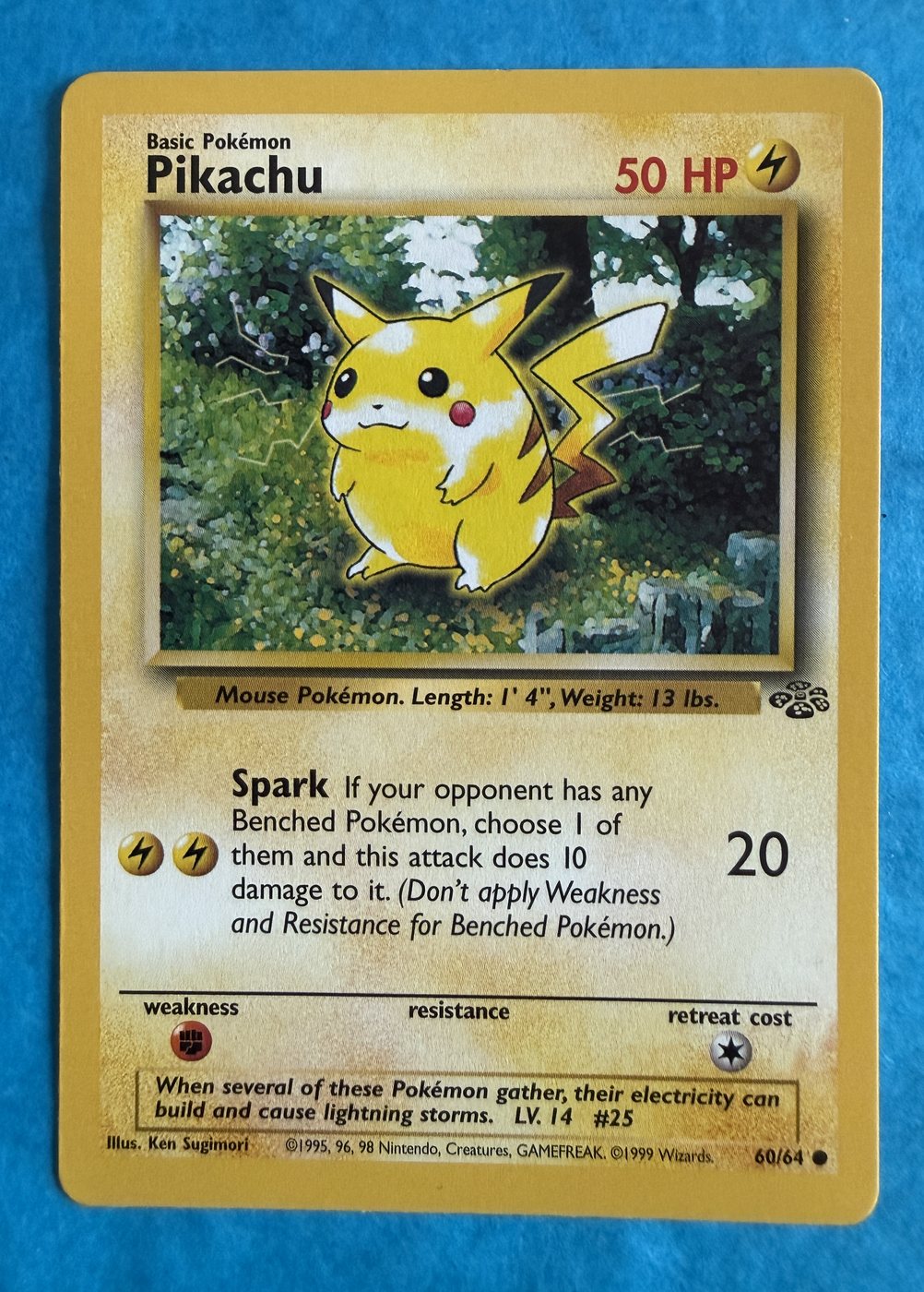 Pikachu, frente da carta