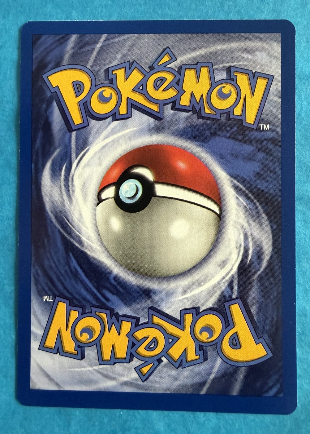 Pikachu, verso da carta