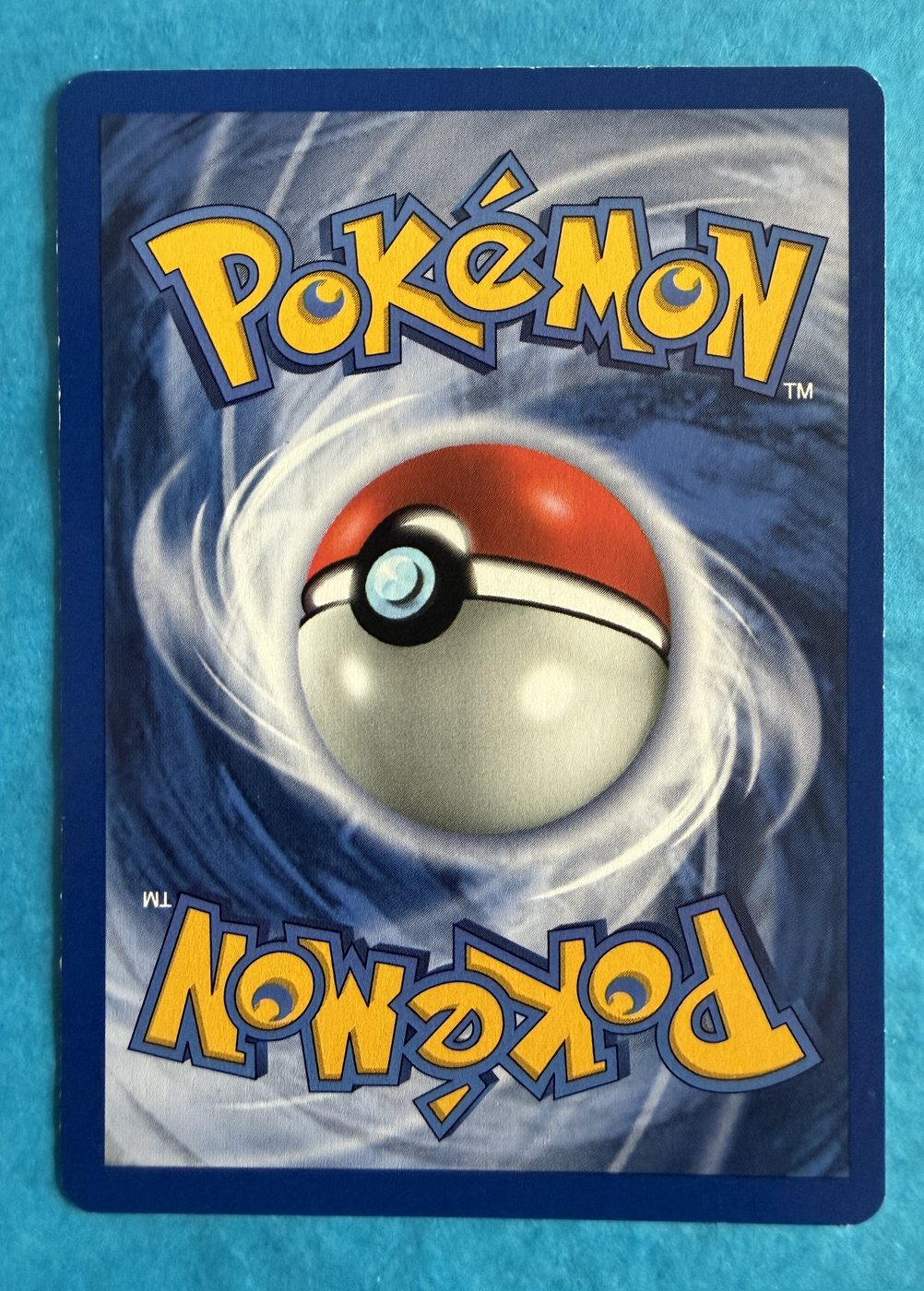 Pikachu, verso da carta