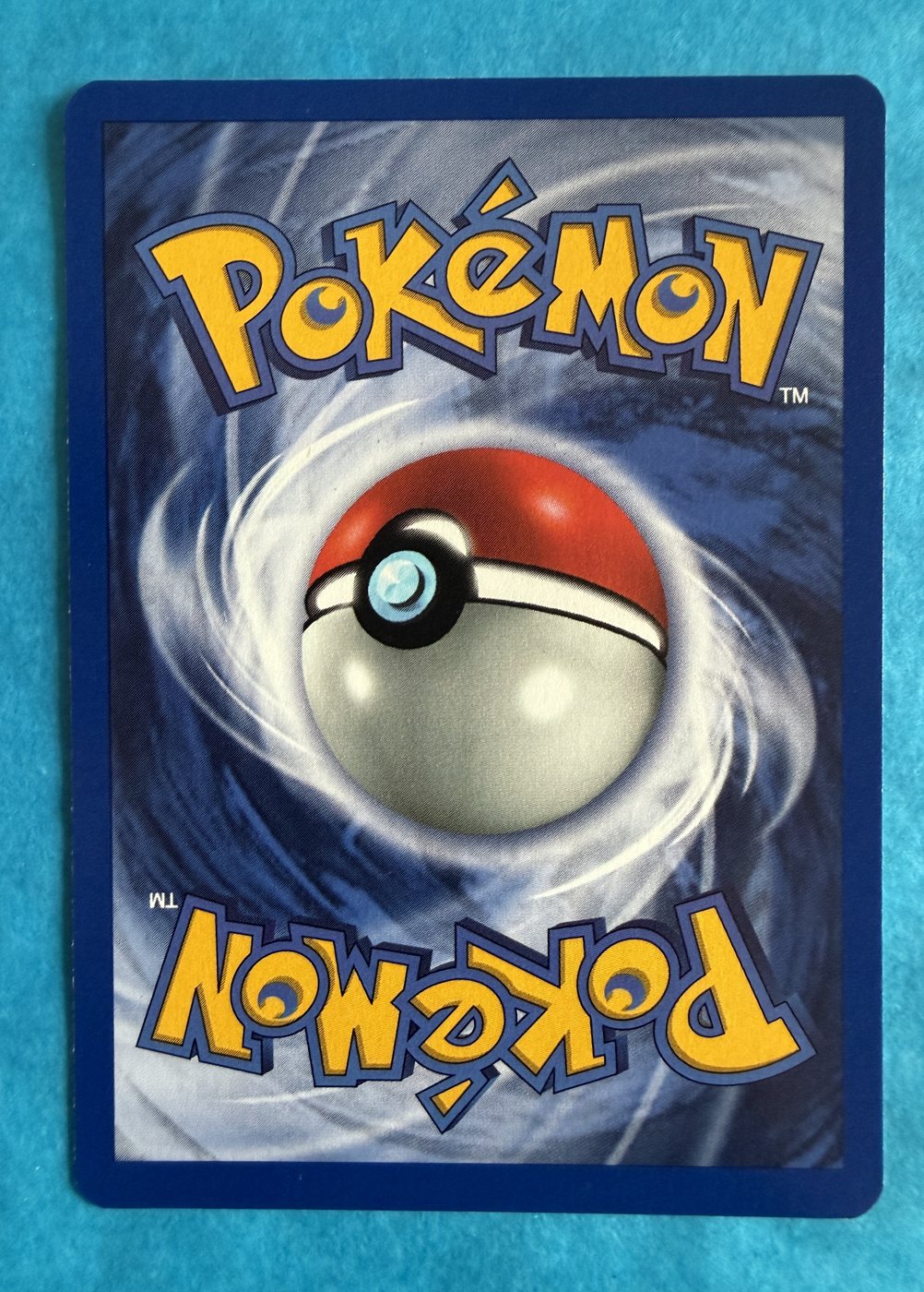 Pikachu, verso da carta