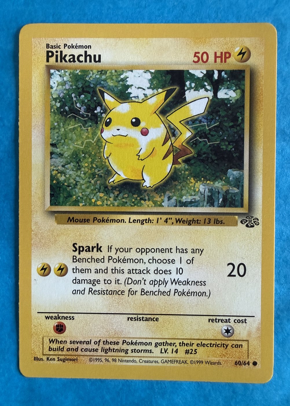 Pikachu, frente da carta