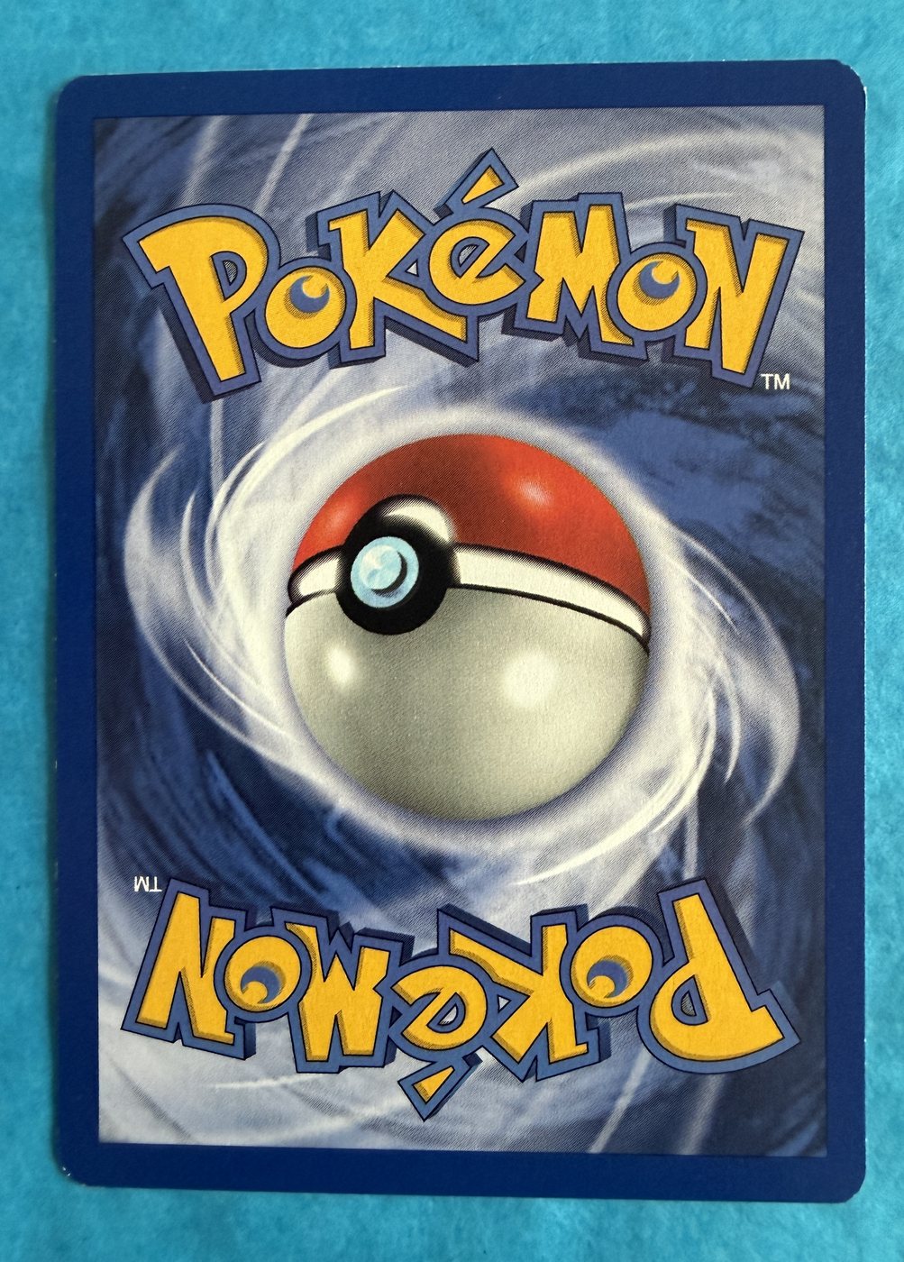 Pikachu, verso da carta