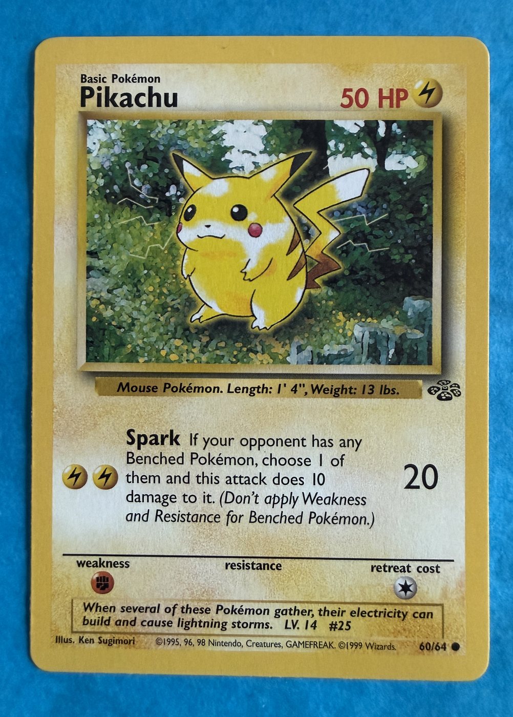 Pikachu, frente da carta