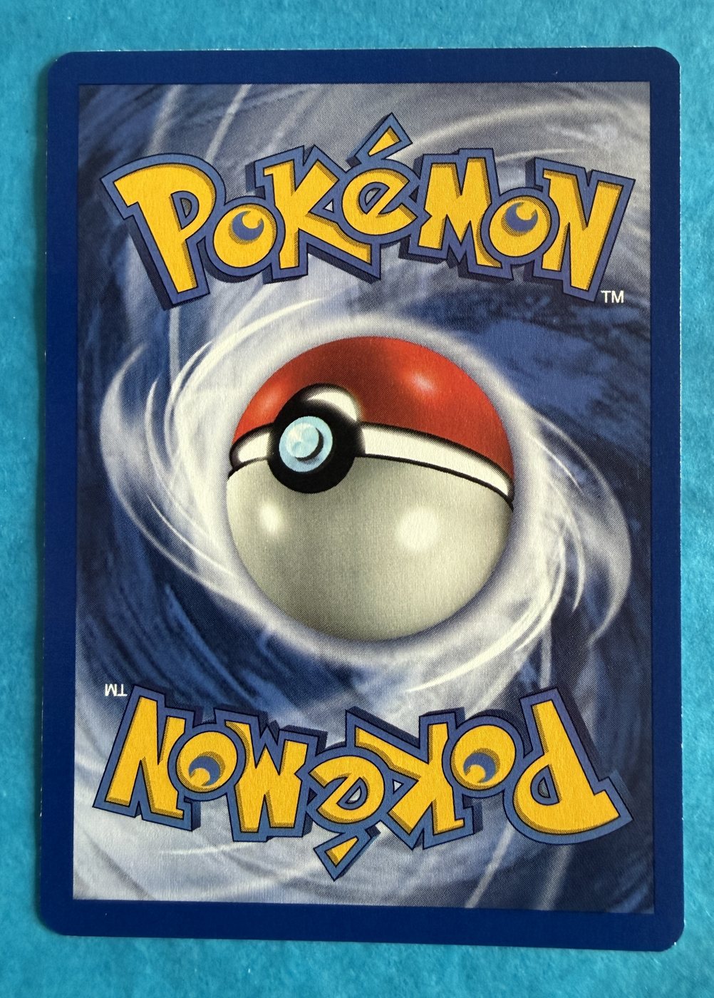 Pikachu, verso da carta